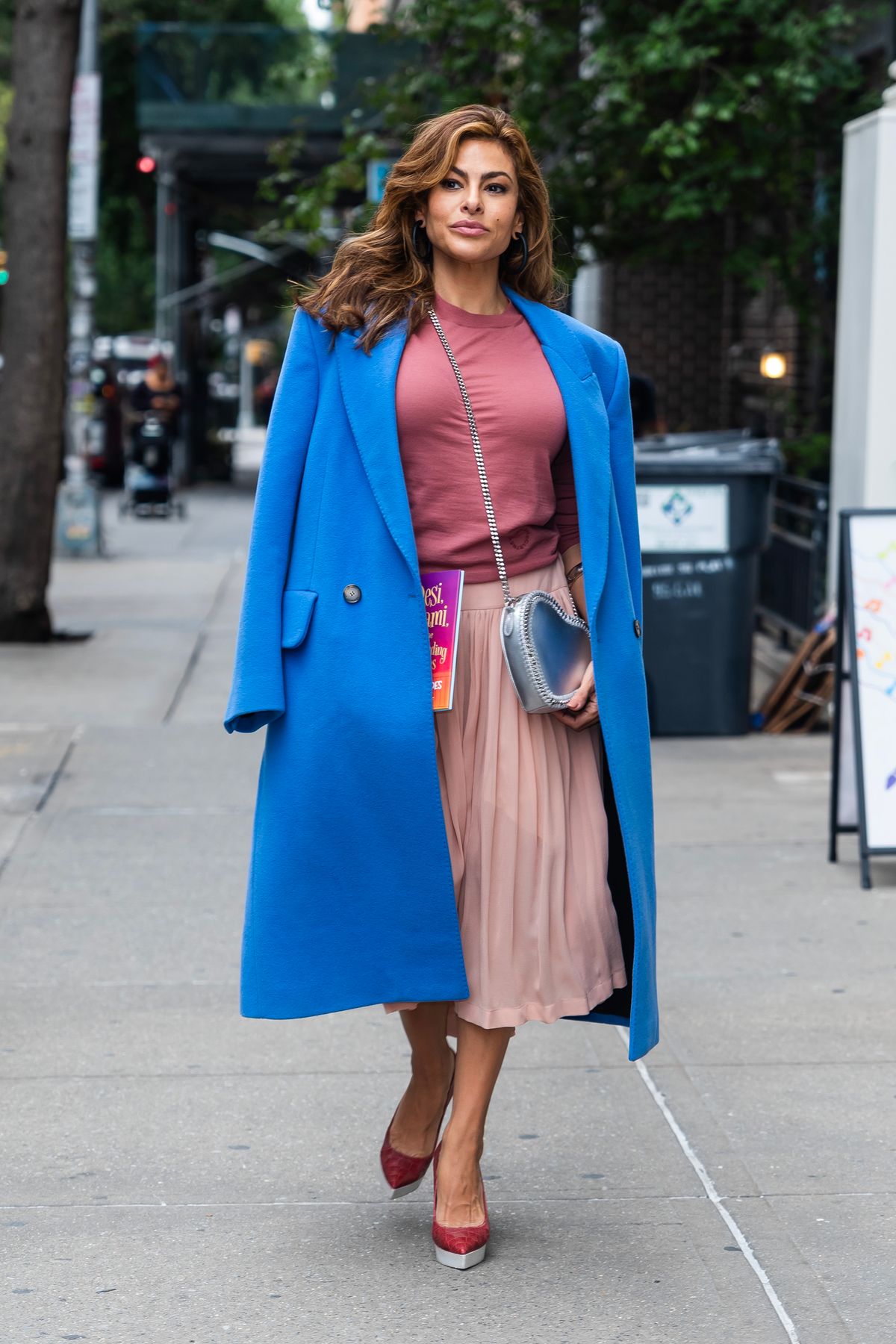 Eva Mendes Reads From Her New Children's Book "Desi, Mami, And The Never-Ending Worries"