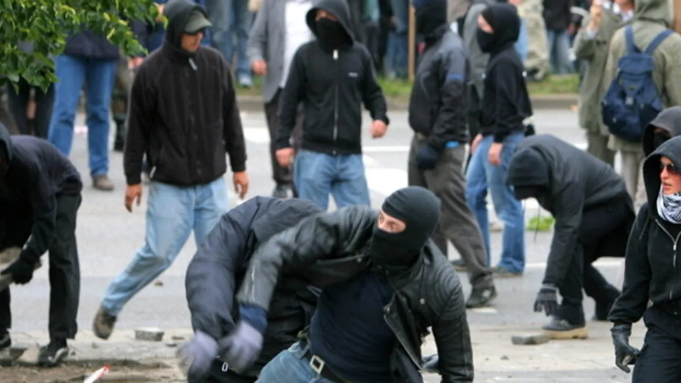 Szélsőségesek támadnak a politikusokra Németországban