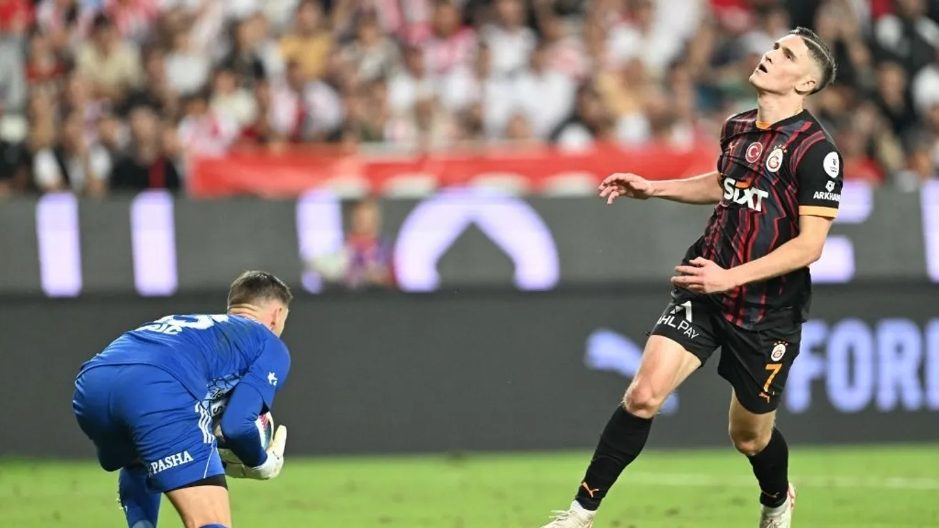 Sallai beindult a törököknél, üzent a kritikusoknak