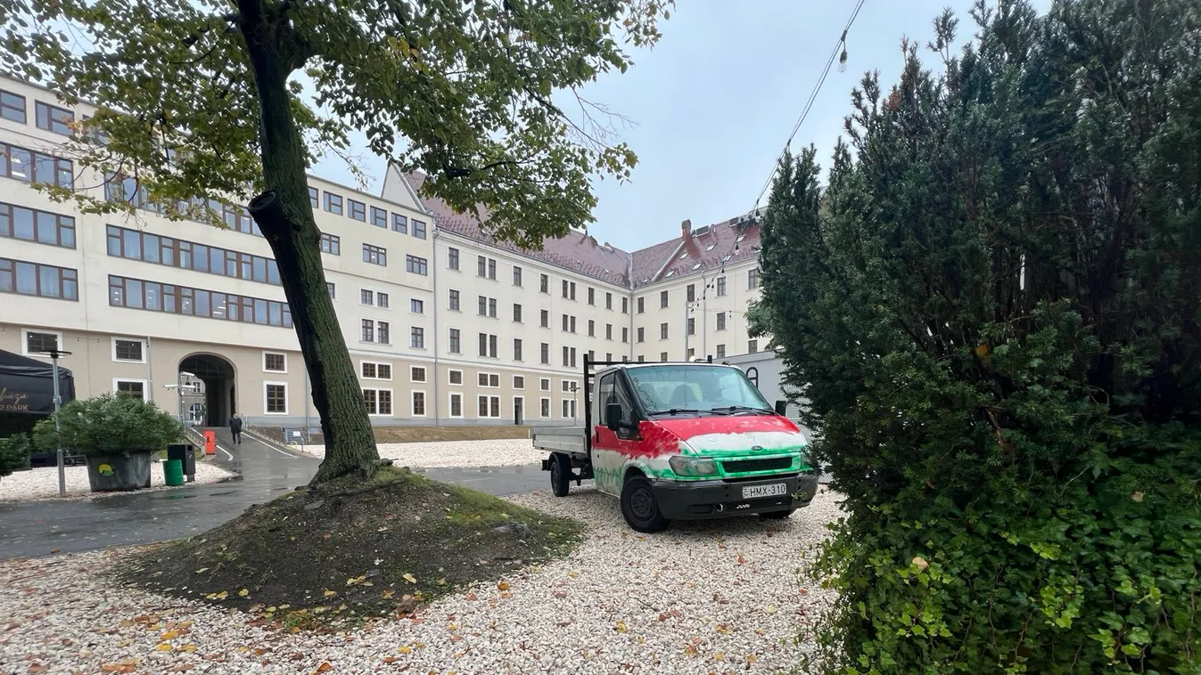 Magyar Péter 40 liter benzinnel behajtott a Városháza-parkba