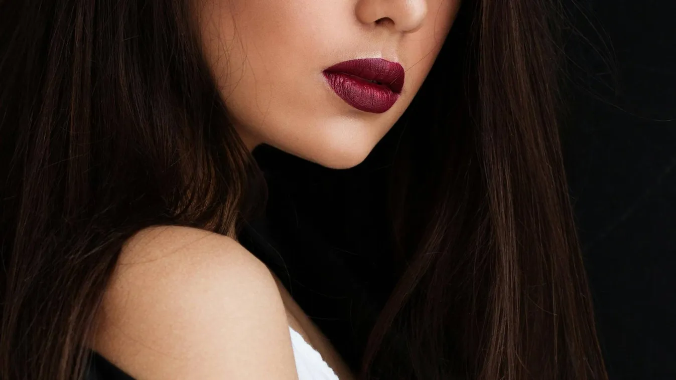 Döbbenet: hatalmas feneke miatt nem fér fel a gépre egy nő