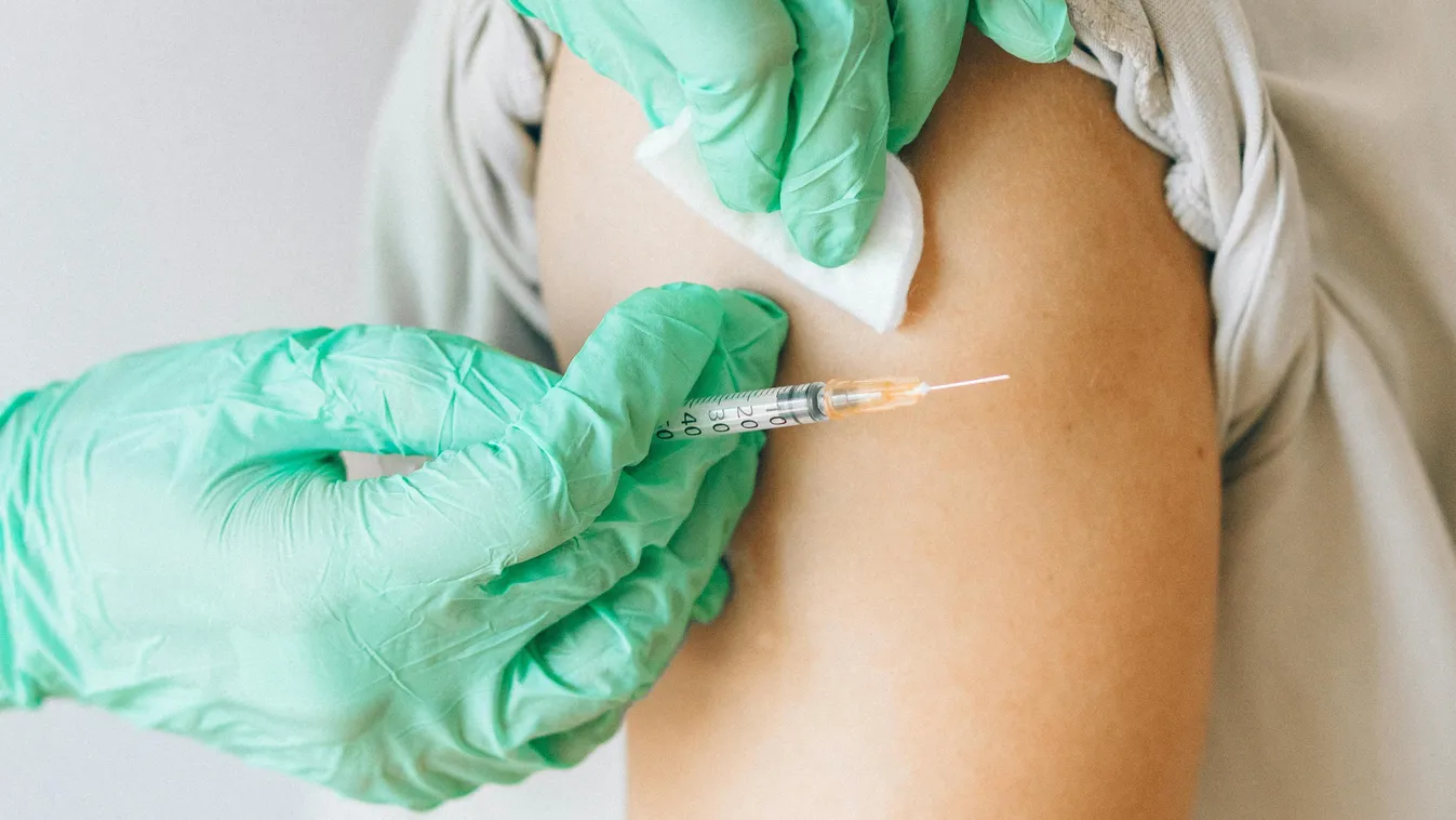 Ennyit kell még várni az oltóanyagra