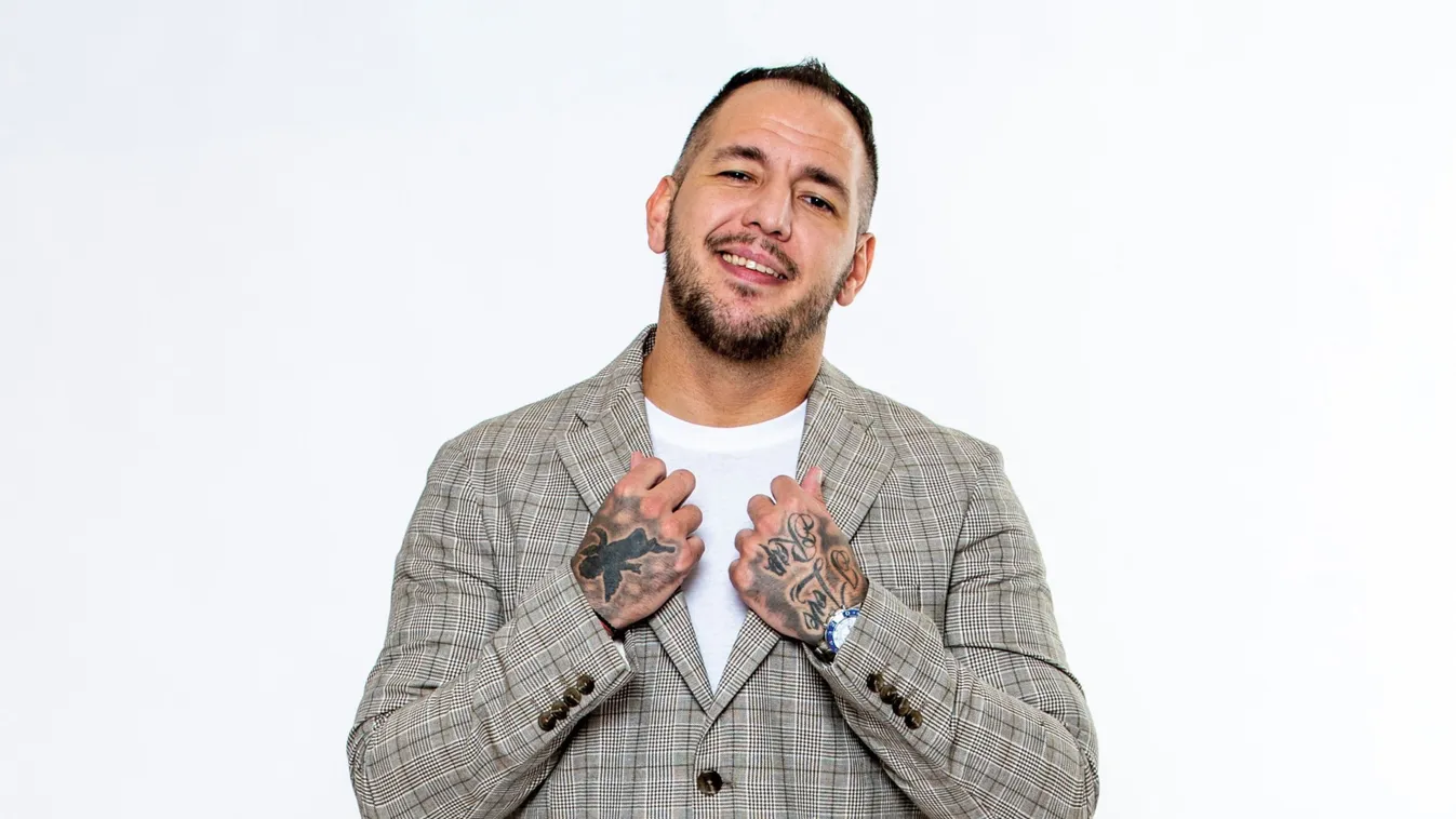 Brutálisan kigyúrta magát Curtis