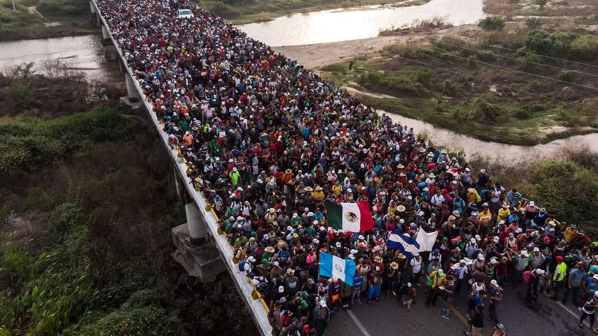 Újabb hatalmas migránskaraván indult el az Egyesült Államok felé
