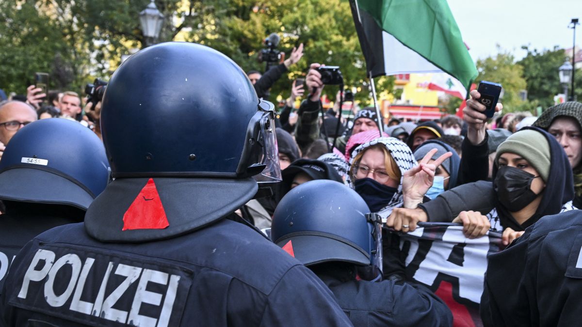 Izrael-ellenes tüntetők támadtak rendőrökre Berlinben