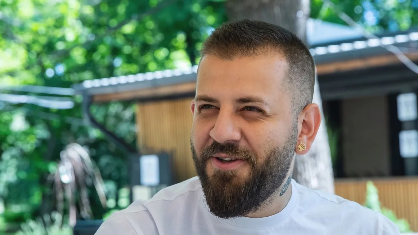 G.w.M szakadt macinaciban játssza a milliomost