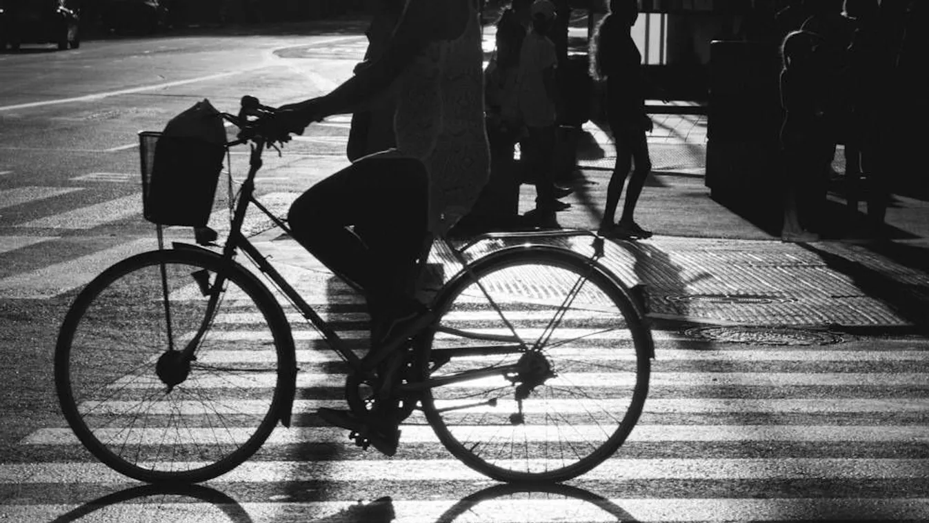 Döbbenet: pucér biciklis fantom kísért Dunavarsányban