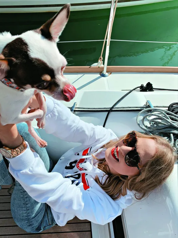 Nagy Alexandra és a hat kutyája RIPOST - Ákos
