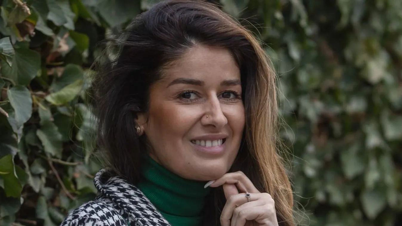 Micsoda idomok: Singh Viki szexi sellőként csábít - Fotó