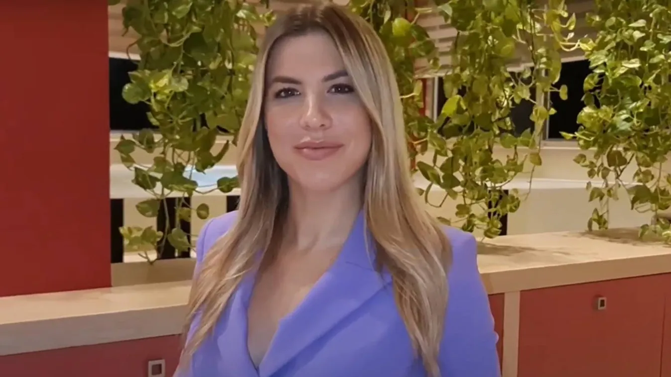 Átlátszó ruhában fotózták le a dögös műsorvezetőt