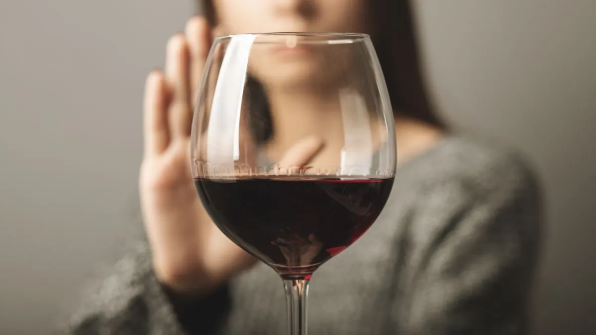 Egy nő minden fáradalmát a borba vetette, de hamar észrevette a rossz mellékhatásokat.