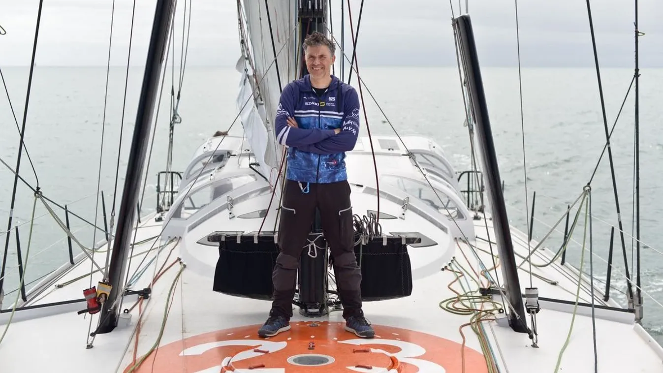 Felborult a magyar hajó a világ legdurvább versenyén