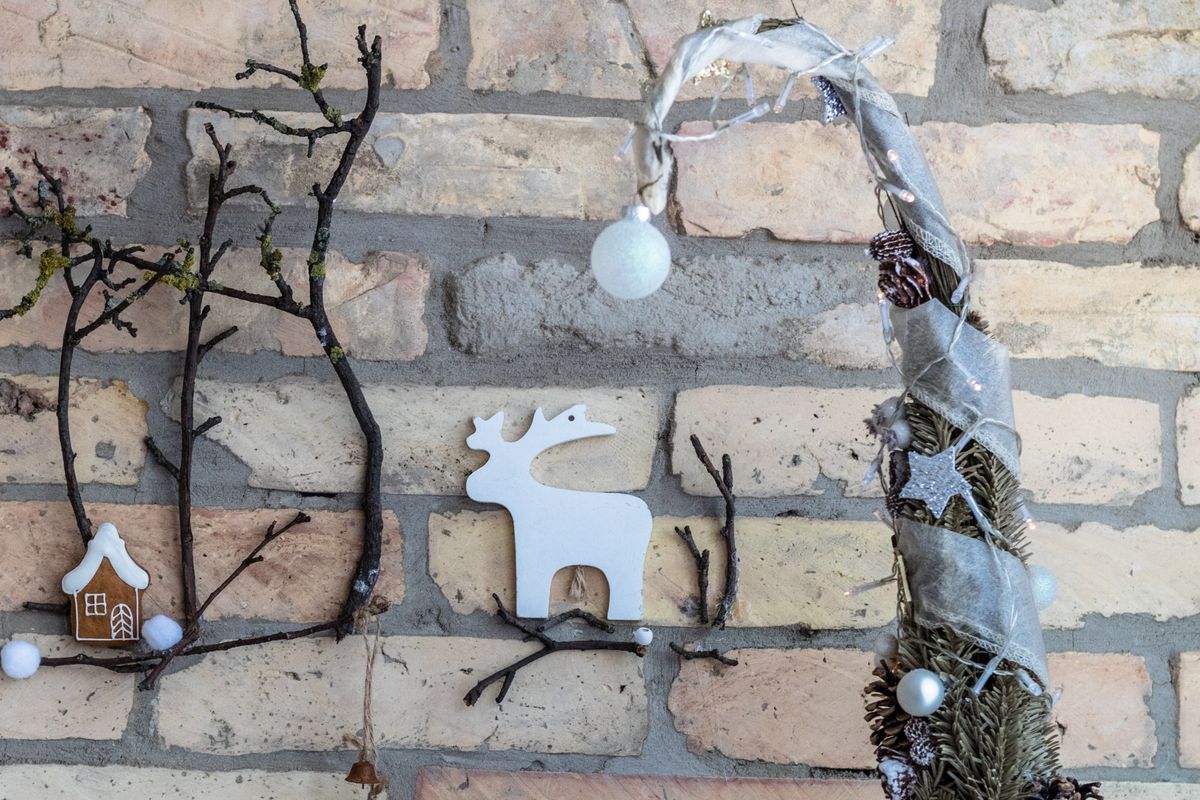 Christmas,Decoration,With,Deer,And,Grinch,Tree