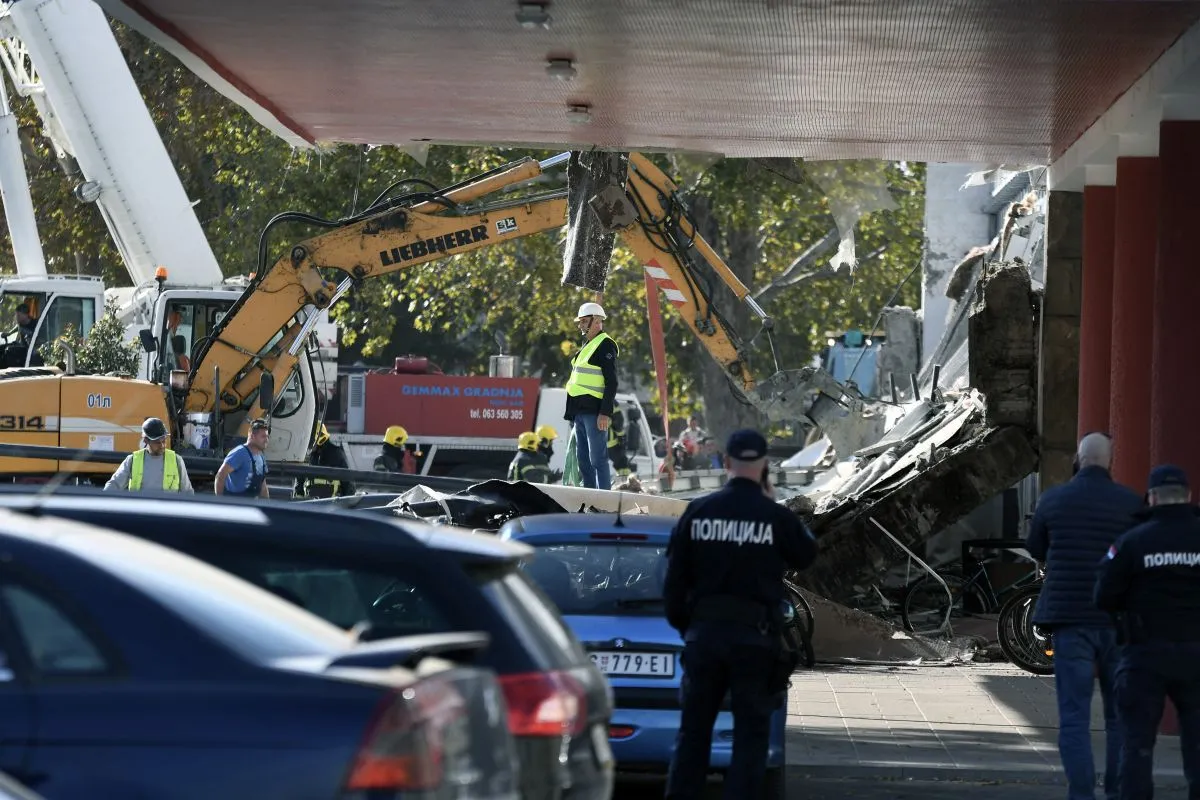 SZERBIA ÚJVIDÉK VASÚTÁLLOMÁS TETŐSZERKEZET LEOMLÁSA HALOTTAK