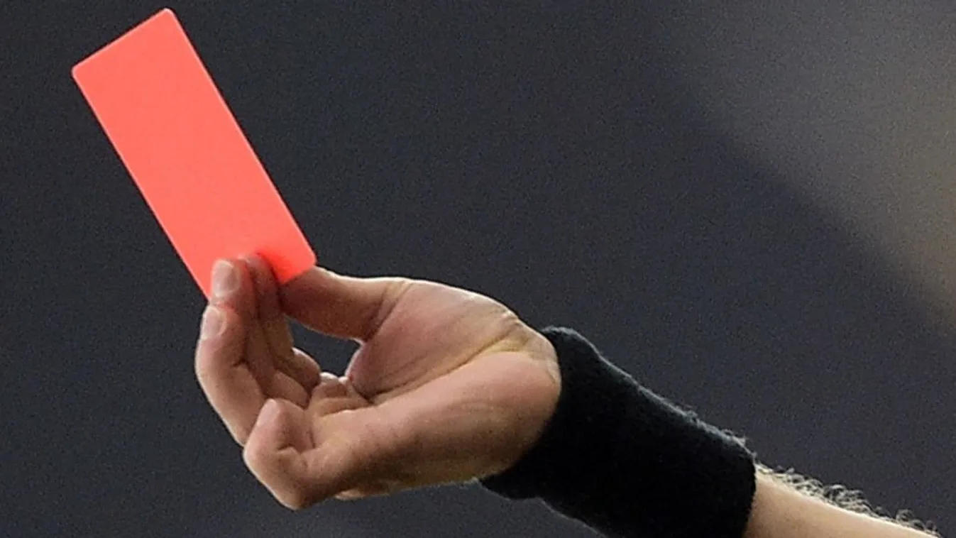 Öntudatlanra vertek egy focibírót