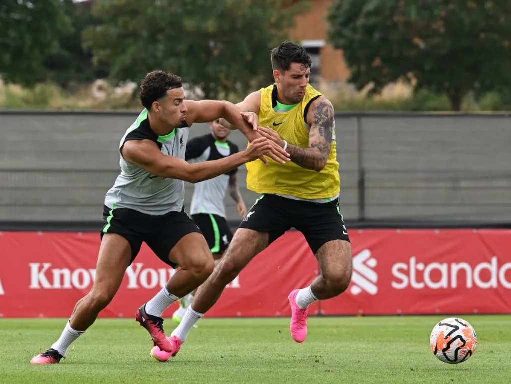 Jones (balra) és Szoboszlai edzésen is nagyokat csatáznak