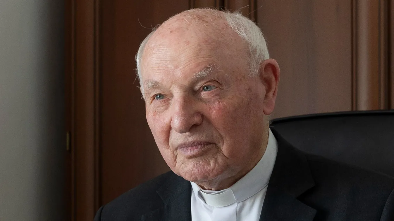 Kozma atya azt mondta, mi vagyunk a mai idők gyertyalángja