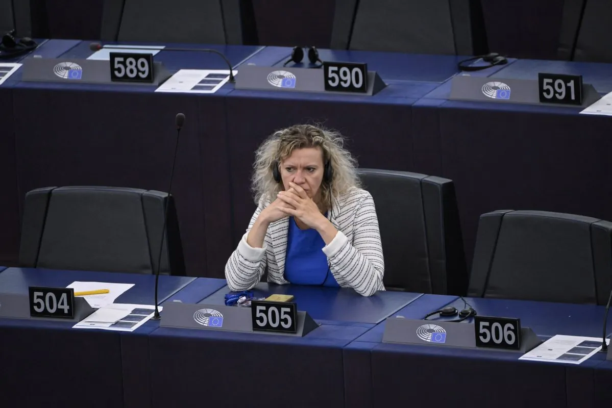 KOLLÁR Kinga, magyar péter tüntetés