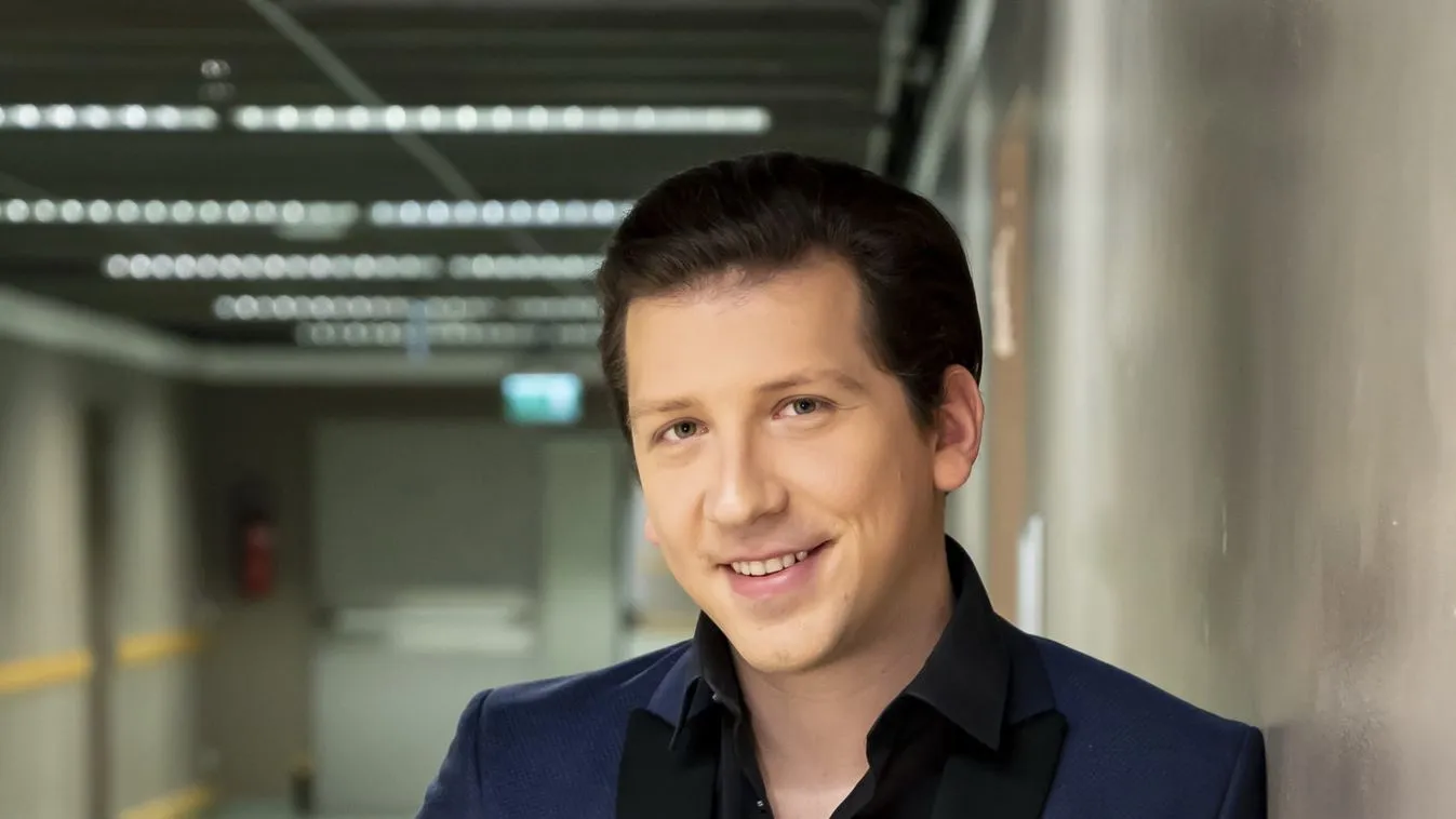 Furcsa feldolgozást osztott meg Vastag Tamás