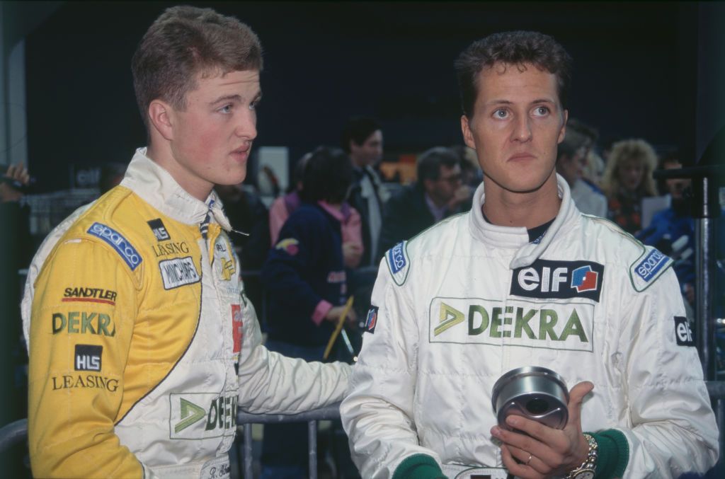 Ralf (balra) és Michael Schumacher egy hónappal utóbbi 1994-es vb-győzelme után, egy párizsi gokartversenyen