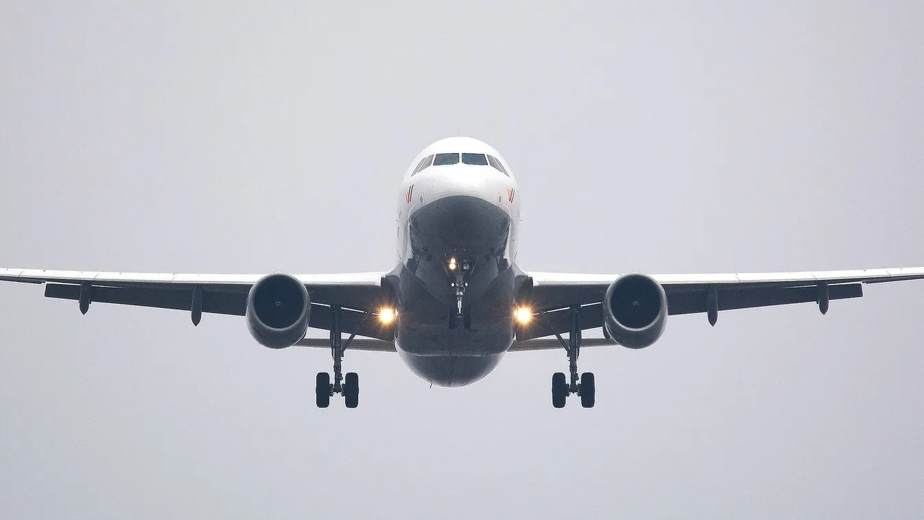 Lecsúszott a kifutóról egy repülő a budapesti reptéren