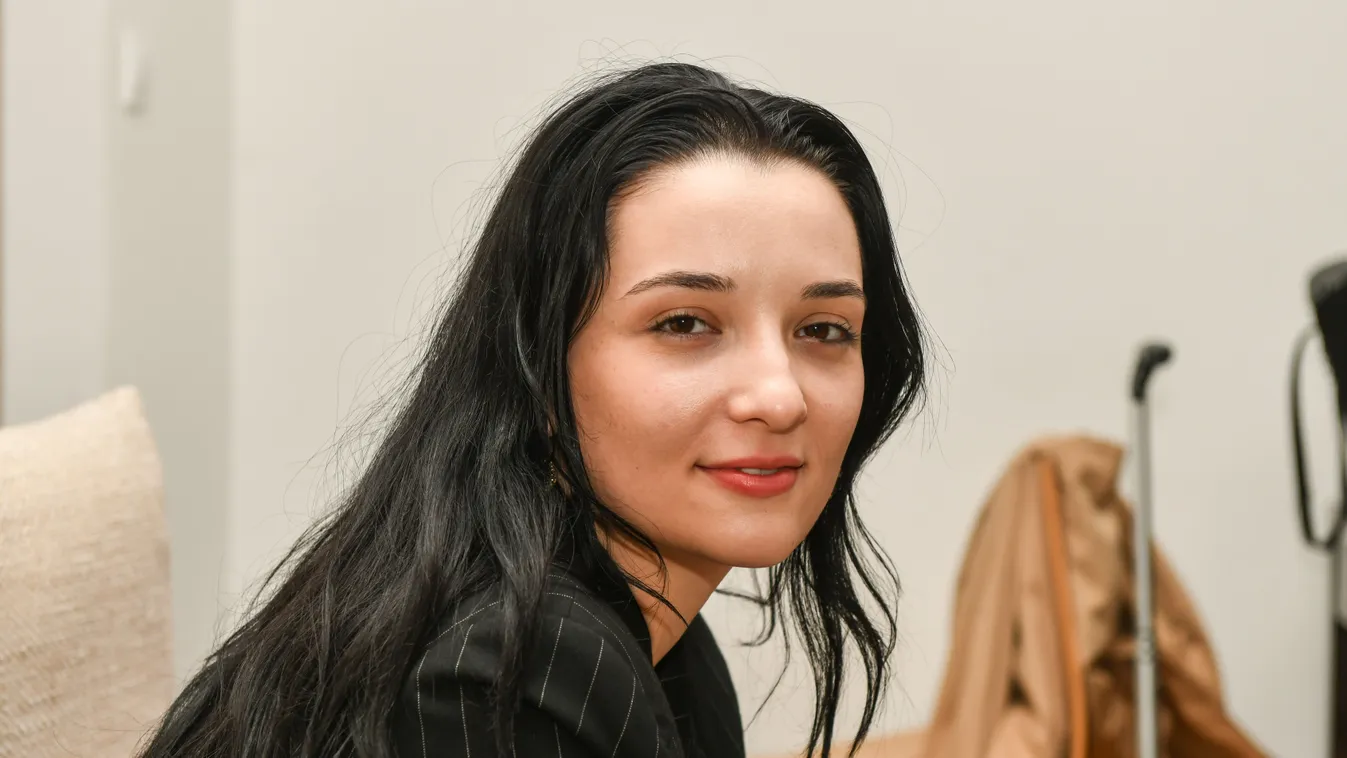 90 éves nagymamája szurkol Balogh Rebekának