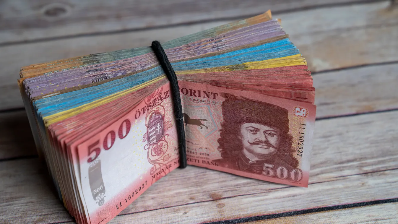 Ennyi pénz érkezik a nyugdíjasokhoz