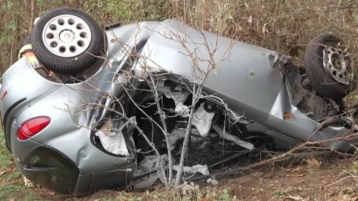 Tragédia Sümegnél: fának csapódott és meghalt a 20 éves sofőr