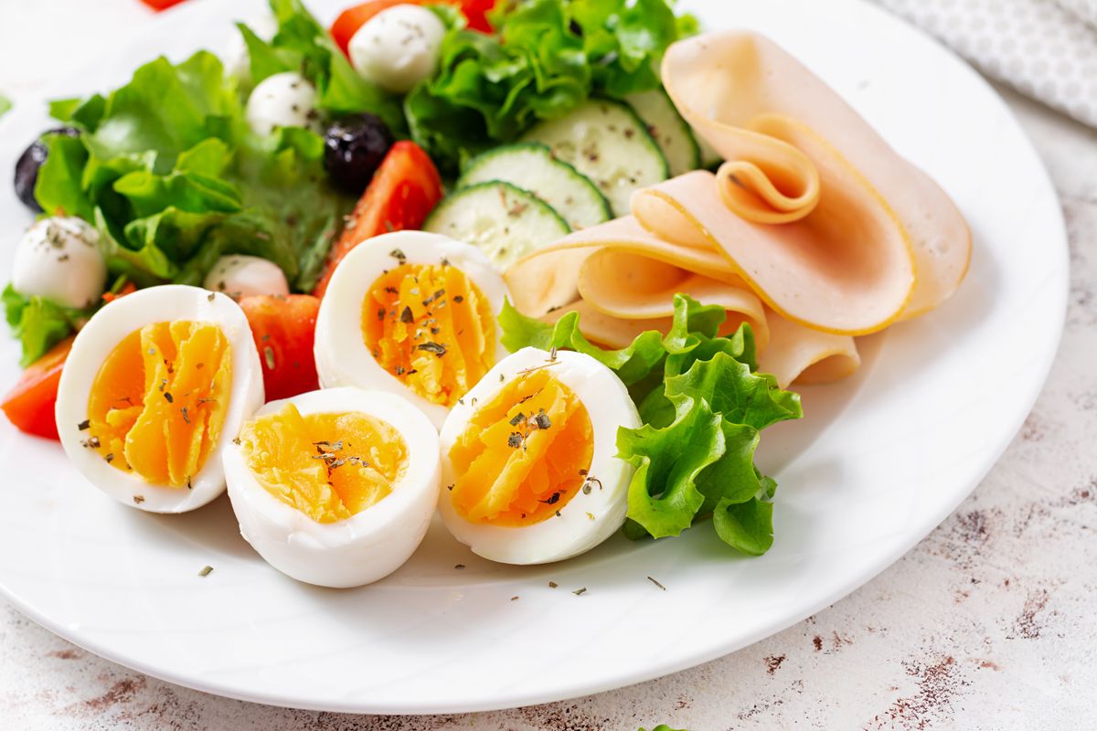 Ketogenic,Diet.,Boiled,Eggs,,Ham,,Mozzarella,Cheese,And,Fresh,Salad.