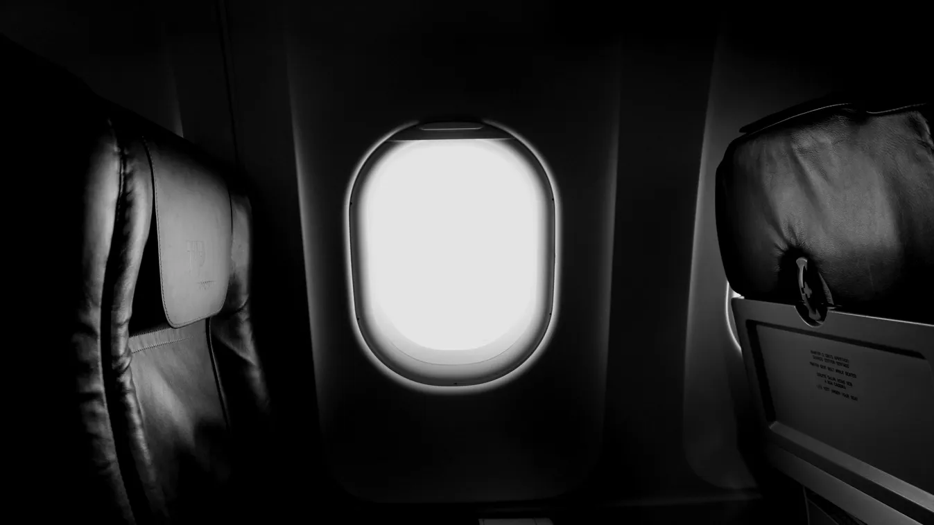 Utasokkal teli repülőgépen vetélt el a népszerű műsorvezető