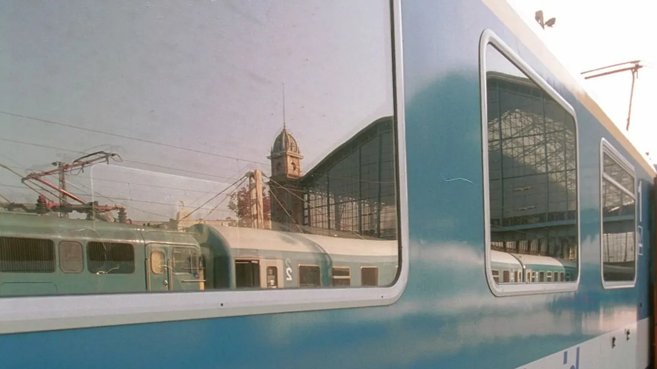 Utasokkal teli vonat balesetezett a Balatonnál