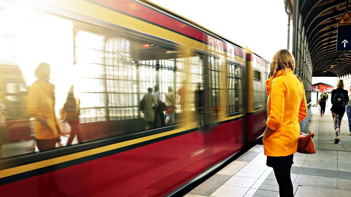 Újabb csapás a vasútra: azonnal evakuálni kellett a pályaudvar metróállomását