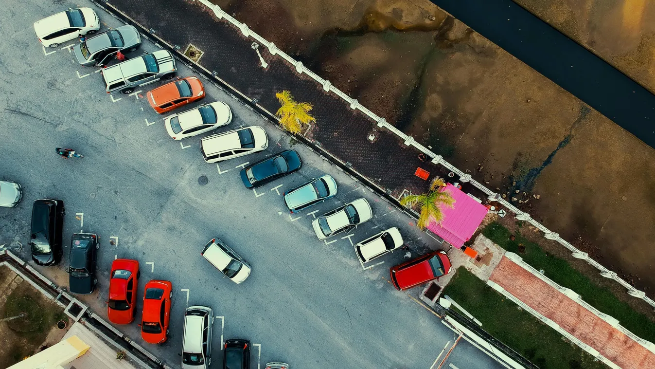 Részeg magyar nő manőverei Ausztriában