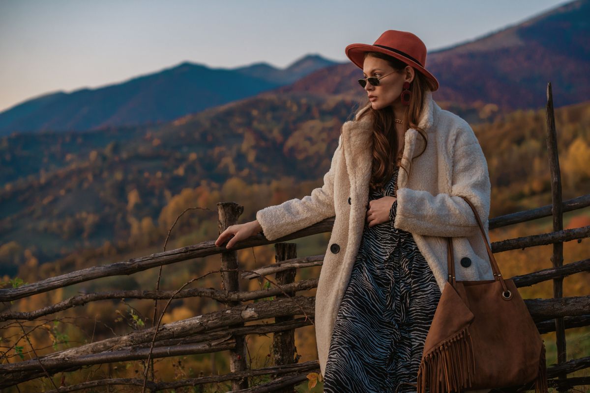 Fashionable,Woman,Wearing,Trendy,Autumn,Outfit,With,Orange,Hat,,Glasses,