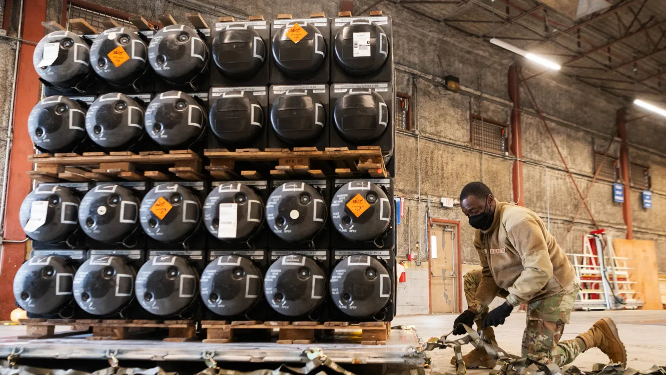 Megint újabb fegyverszállítmányok Ukrajnának