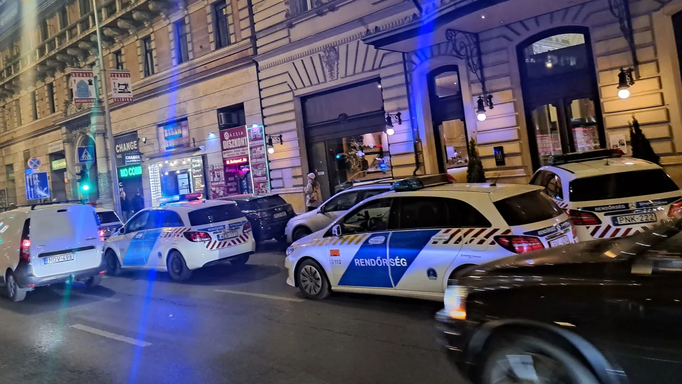 Rendőrök lepték el a Blaha Lujza teret! - Fotók