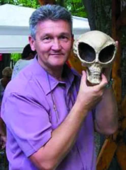 Valóság rovatban a Magyar Ufókutató Szövetség elnöke az Ufókról - Ripost (HÚZÓ SZOMBATRA)
