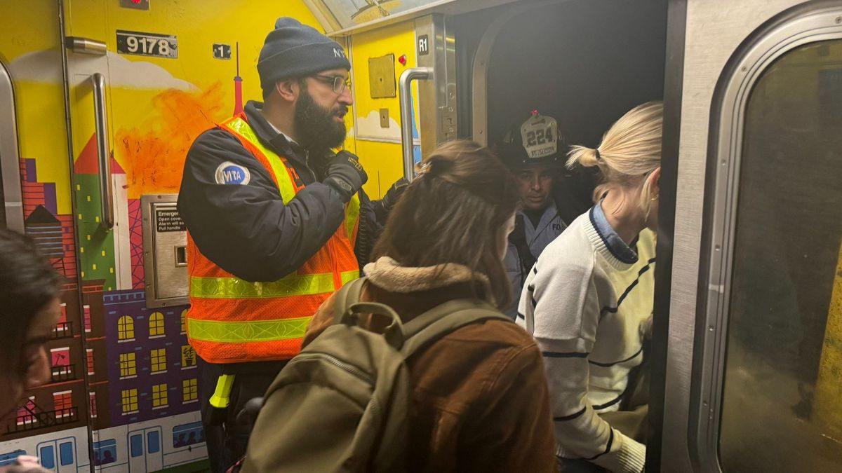 Megbénult a New York-i metró, több ezren rekedtek az alagutakban