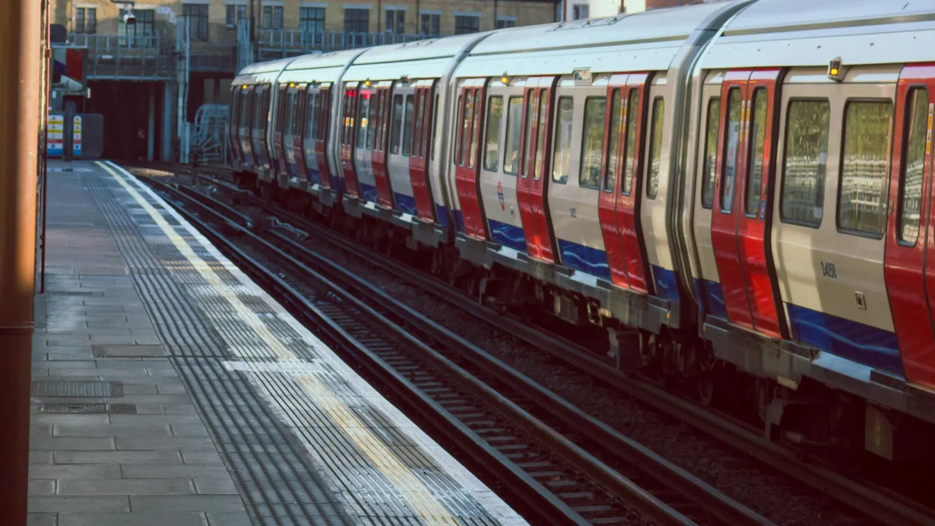 Megölték az apát a vasútállomáson