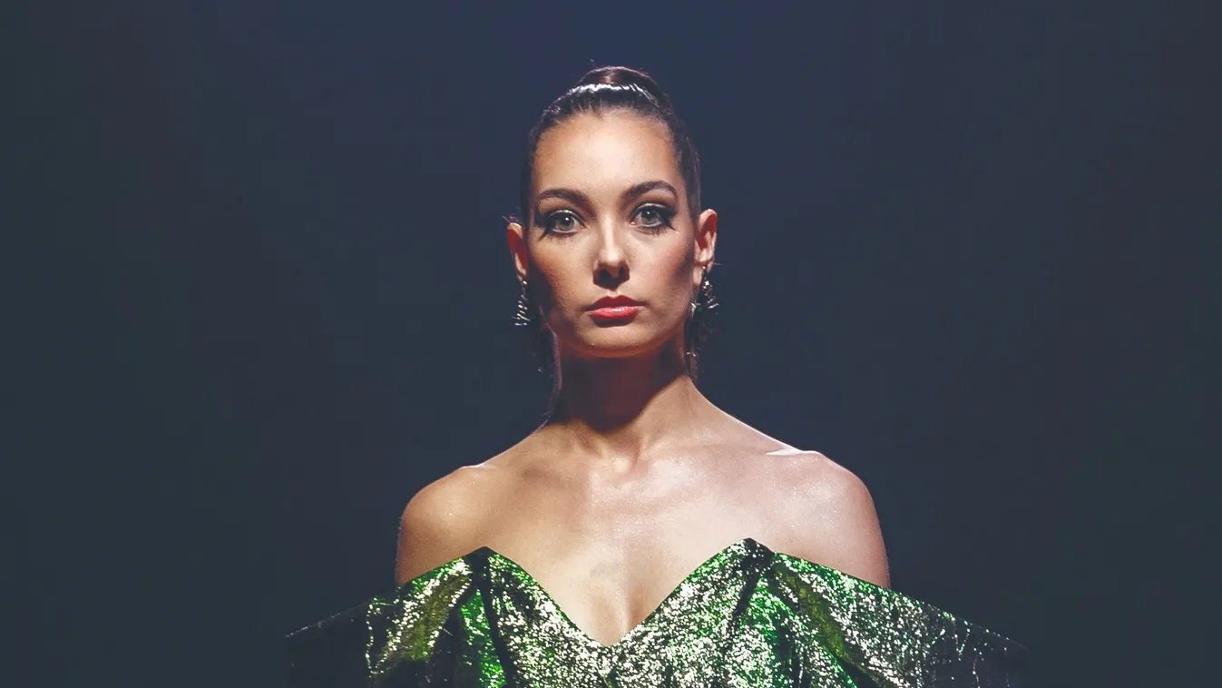 Hunyadi Donatella szexin elegánsan várja a karácsonyt