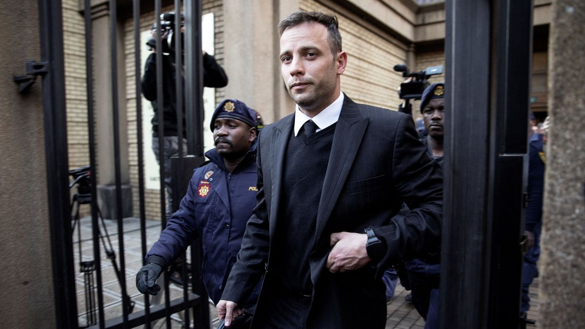 Oscar Pistoriusnak új barátnője van: kiköpött mása a meggyilkolt kedvesének