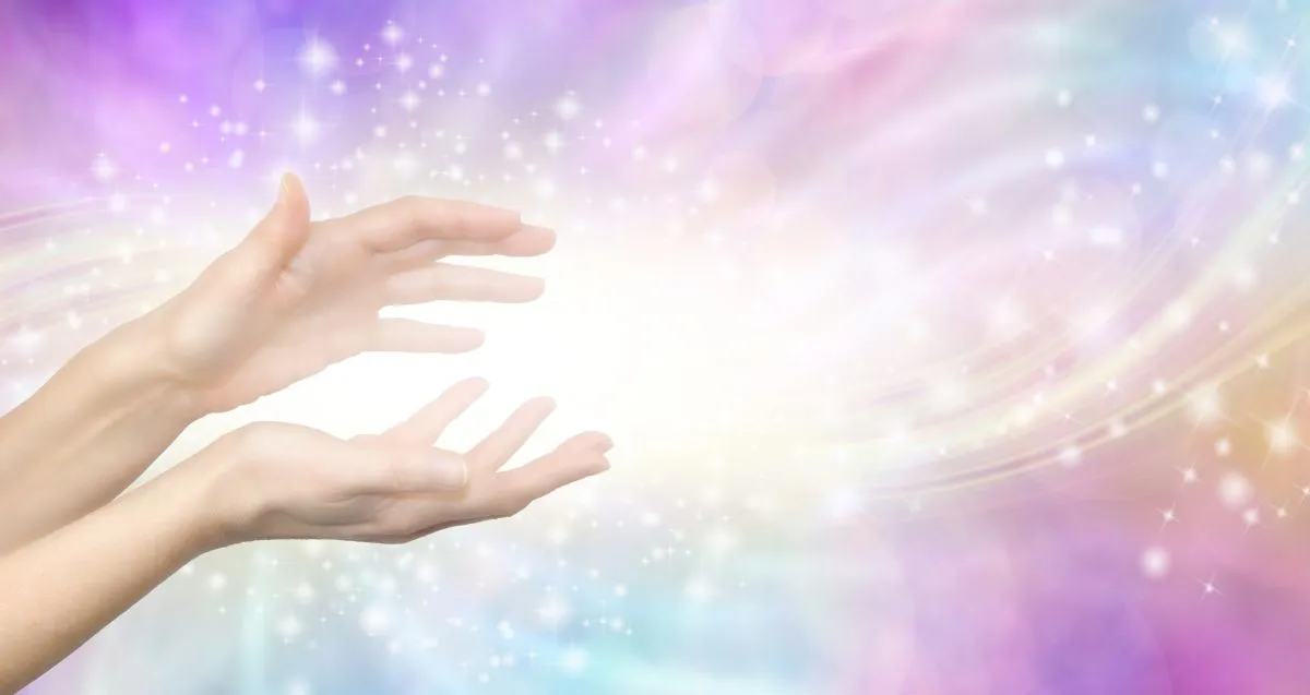 Spirituális üzenetek Gentle,Lightworker,Healing,Hands,And,White,Light,Message,Banner,-