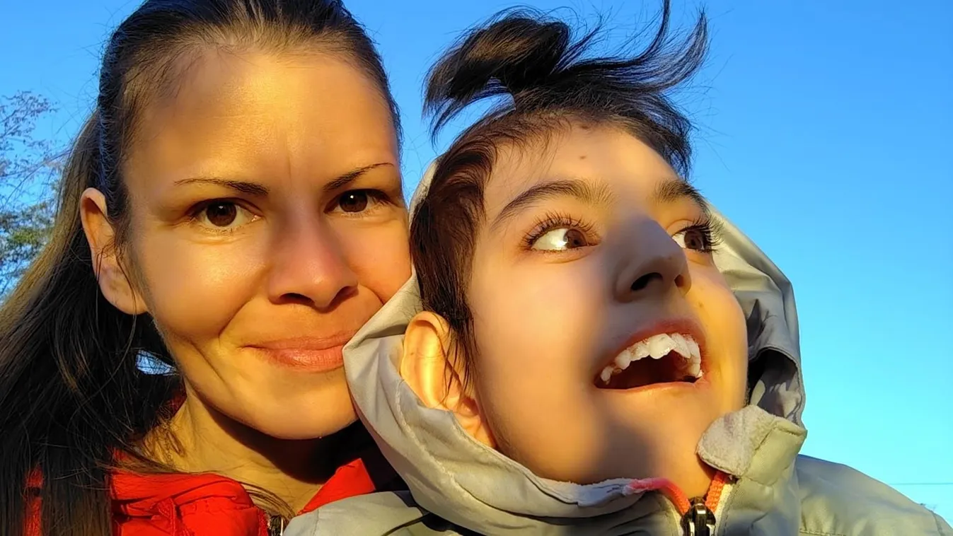 Vadidegenek támadják a súlyos beteg, kamasz Karolát