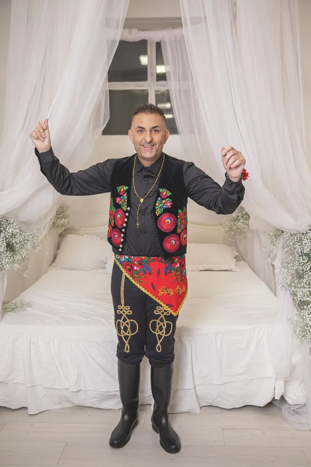 Győzike kiöltözött