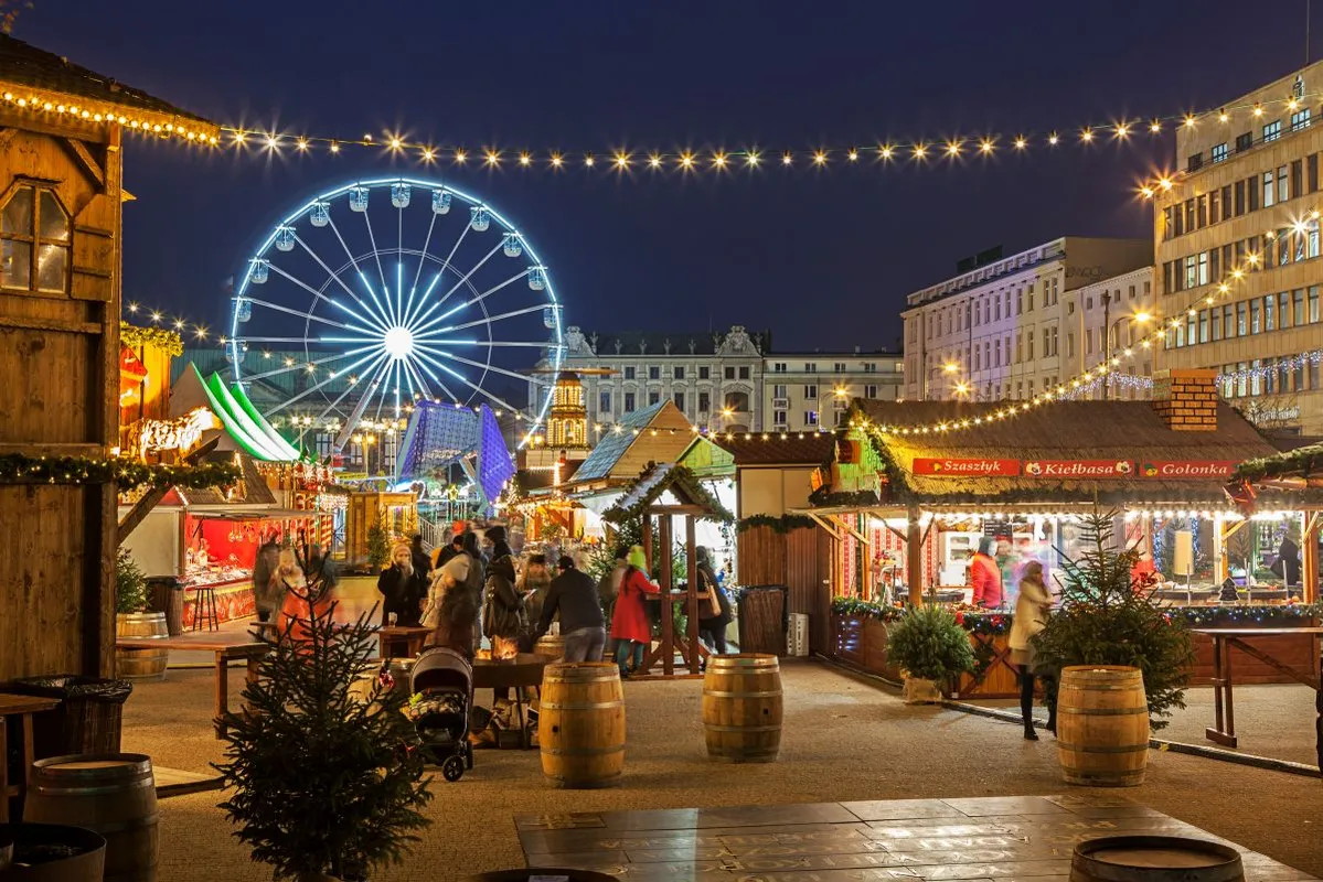 A legtöbb karácsonyi vásárban többet kérnek el egy átlagos ételért, mint egy sima étteremben, ami magyarázható a drága bérleti díjakkal, de az összeg, amit a családtól kértek még őket is elrettentette.