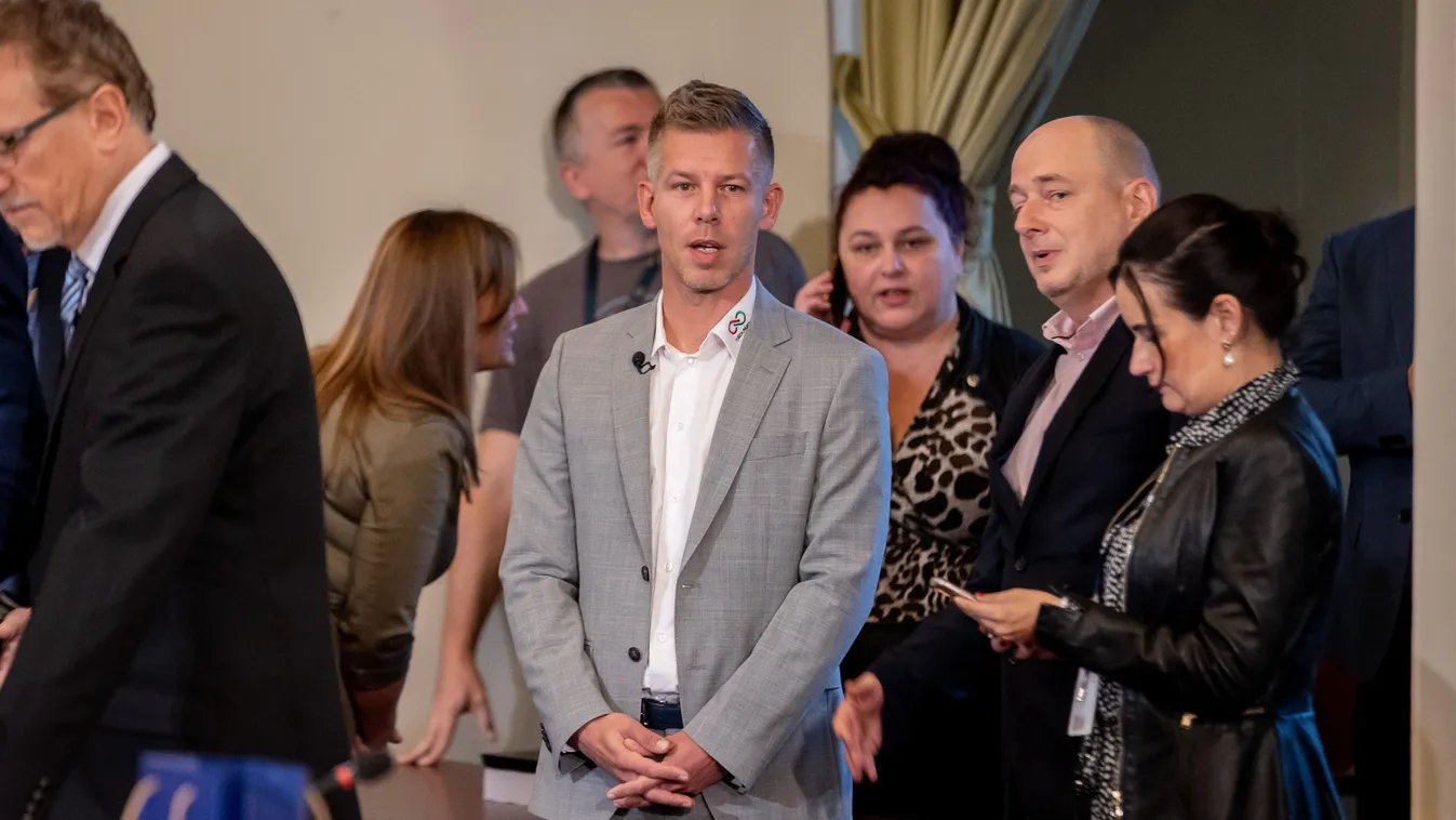 Jár a Gyurcsány-díj Magyar Péternek: "úgy borultatok össze, mint a Teletabik"