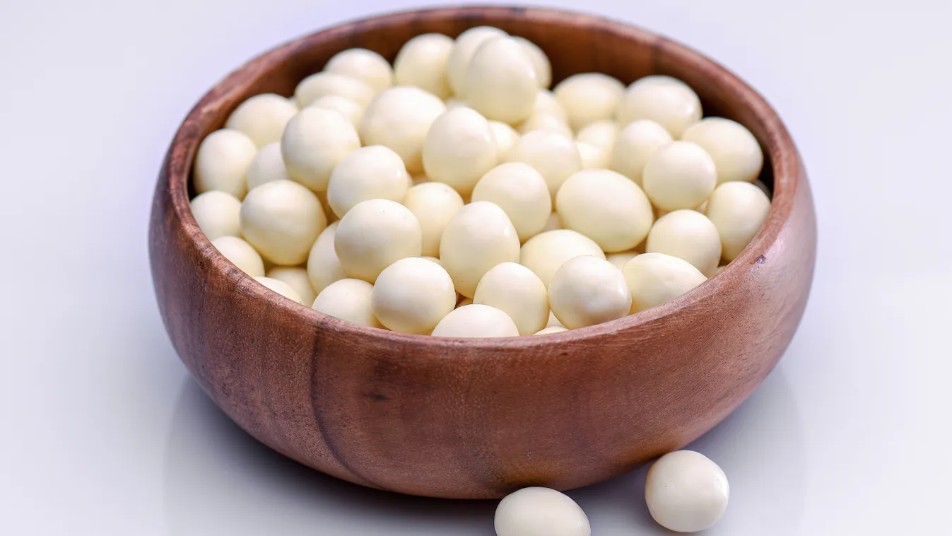 Mézeskalács hógolyó a karácsonyi asztalra