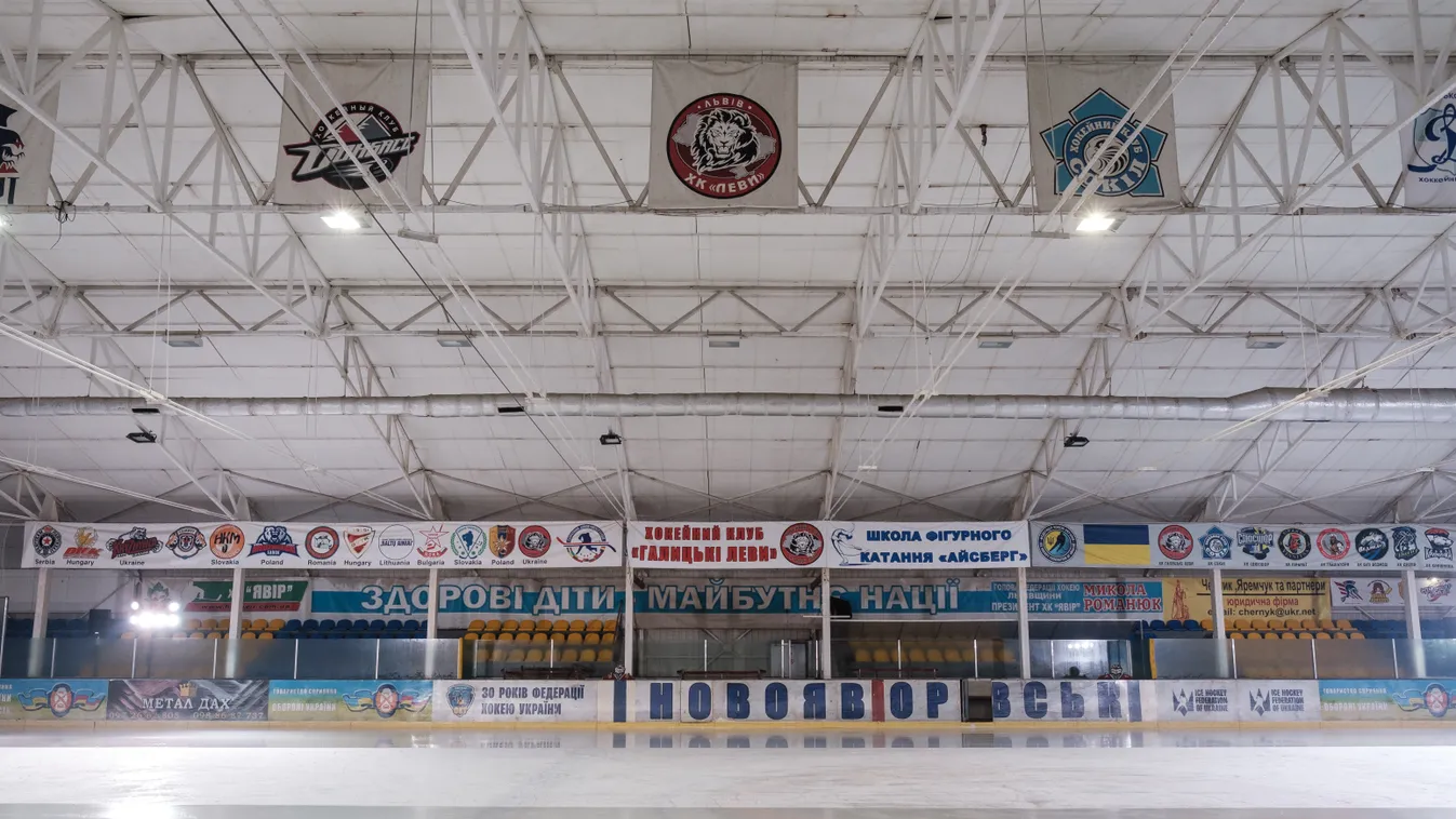 Kőkemény bunyó, apa és fia verte egymást egy hokimeccsen