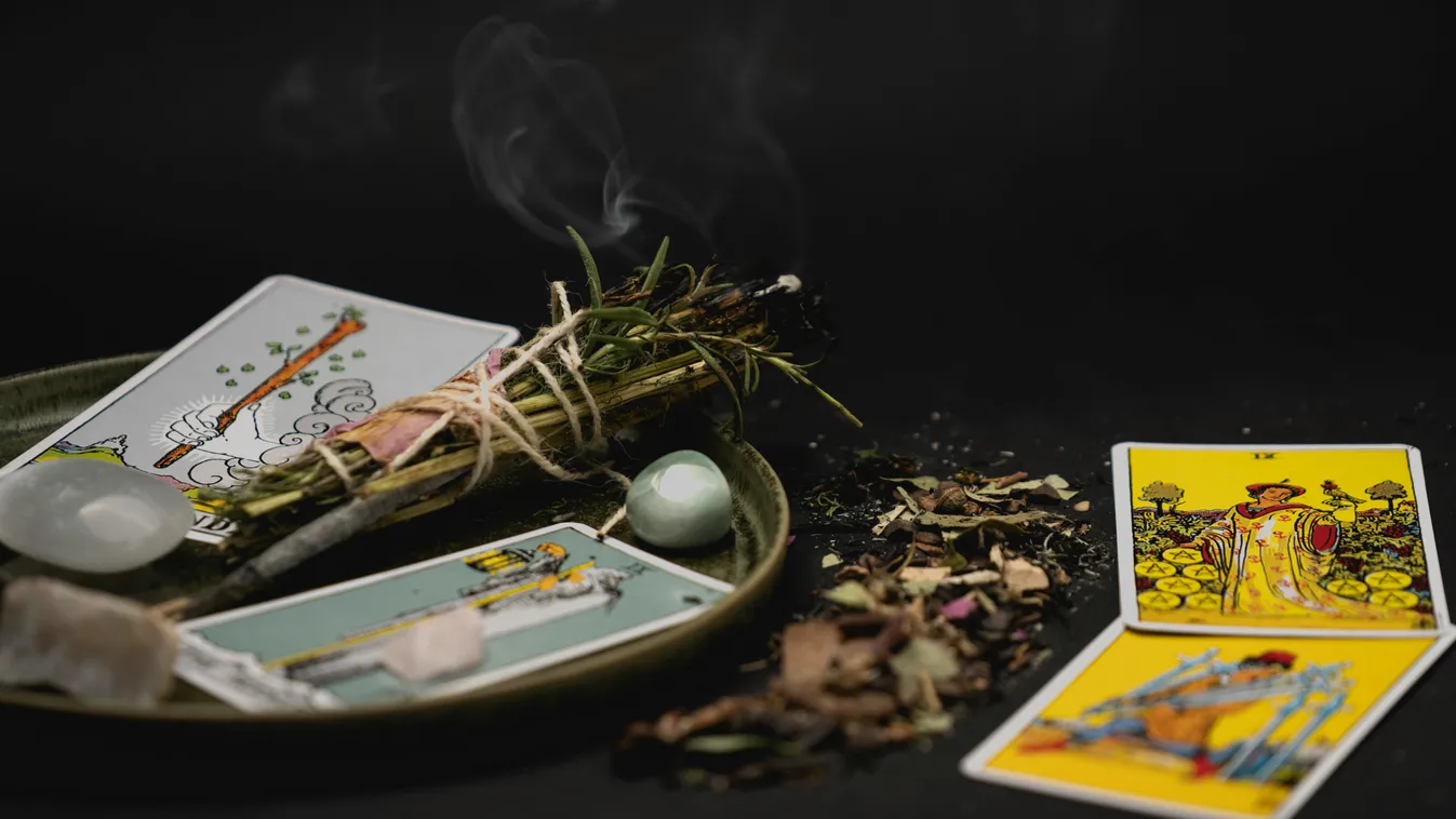 Baljós dolgokat jósolt a médium 2025-re