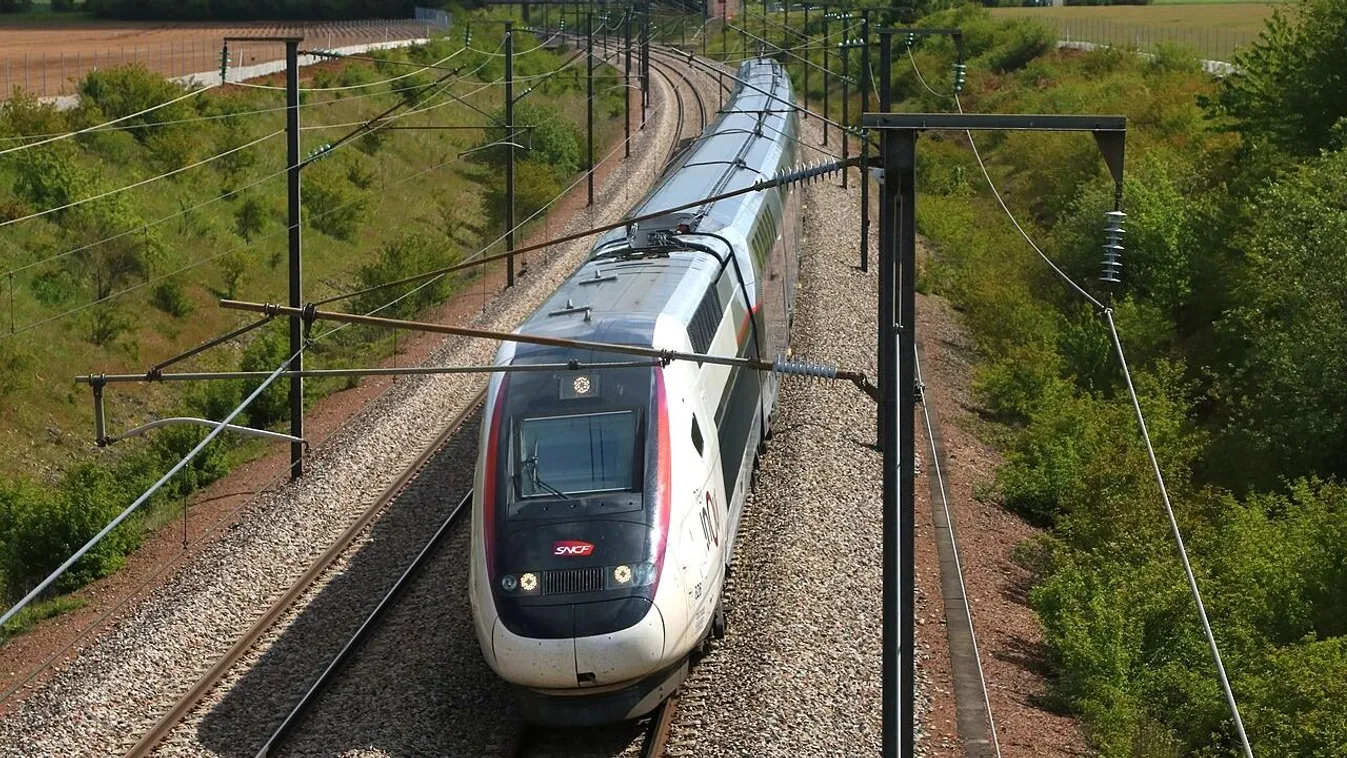 300 km/órás sebességnél ugrott ki a vonatból a masiniszta